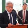 젠슨 황·저커버그, AI 규제기구 제동…앤트로픽 “AI가 AI 개발 26% 주도”