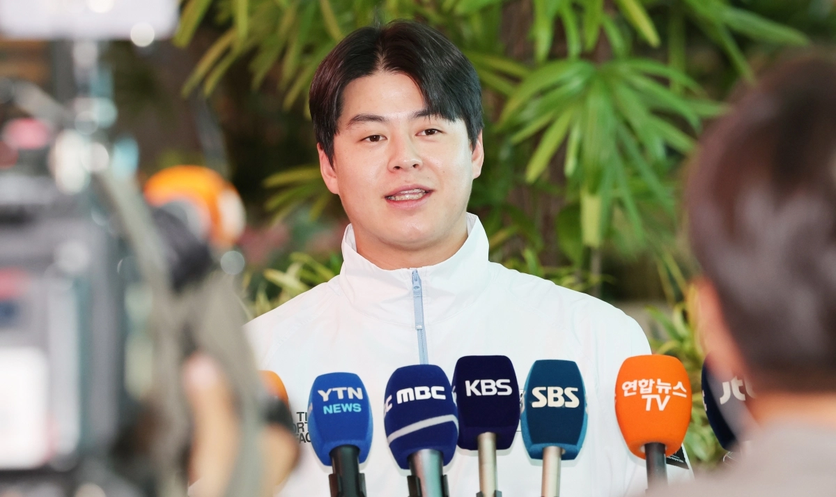 2026 아이치·나고야 아시안게임 야구 대표팀 내야수 노시환 선수가 18일 오전 인천공항 제2여객터미널에서 출국 전 인터뷰를 하고 있다.      인천국제공항 뉴시스