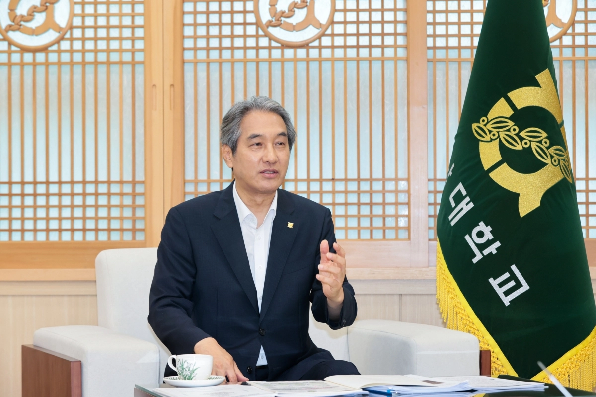 이근배 전남대총장.