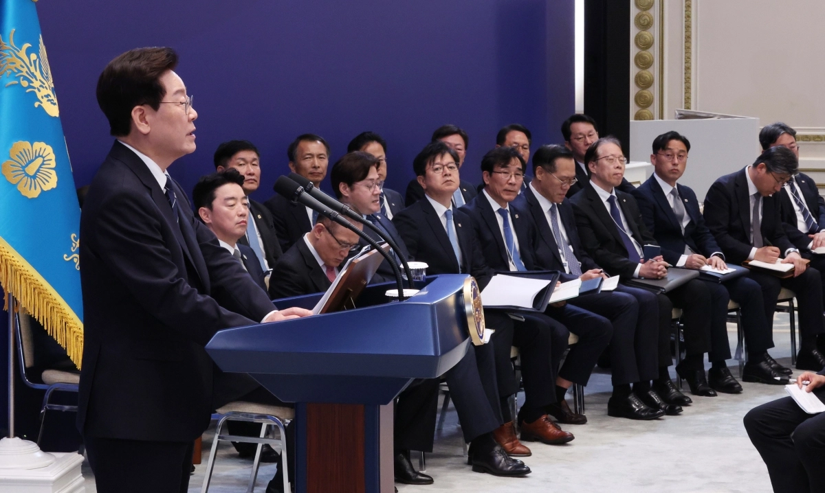 기자회견 참석한 참모진