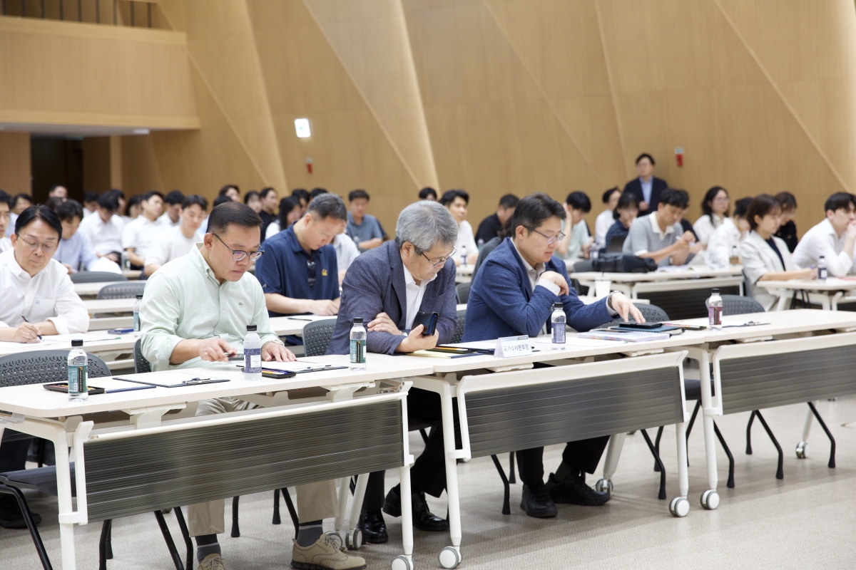 경찰청은 18일 전국 수사관 등을 대상으로 개정 형소법 교육을 진행한 가운데 관계자들이 교육을 듣고 있다. 경찰청 제공