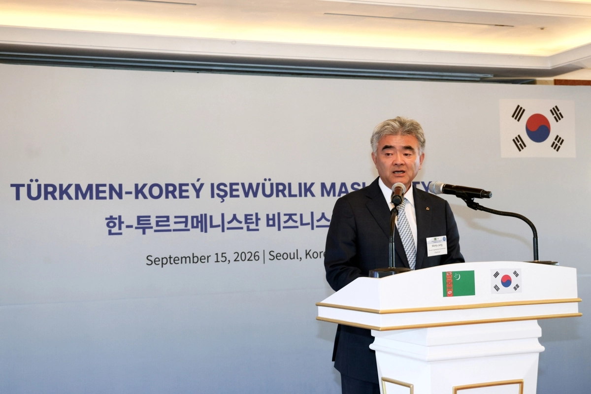 정원주 대우건설 회장이 지난 15일 열린 한·투르크메니스탄 비즈니스 포럼에 참석해 발표하고 있다. 대우건설 제공