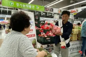 최만식 경기도의원 “추석 장바구니 부담 덜자”… 경기도 우수 농산물 할인판매 직접 나서