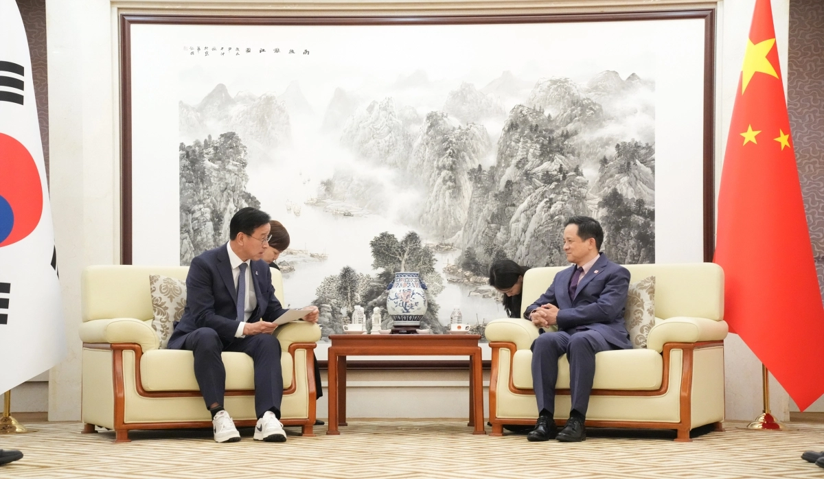 위성곤 제주도지사가 17일 오후 주한중국대사관에서 다이빙(戴兵) 주한중국대사를 만나 양국 우호협력방안을 논의했다. 제주도 제공
