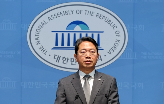 thumbnail - 여론 악화에…김승원 자진사퇴 “李대통령 회견 보며 결심 굳혀”