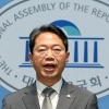 靑 “김승원 결정 존중…국정 부담 줄이고자 결정한 것으로 이해”