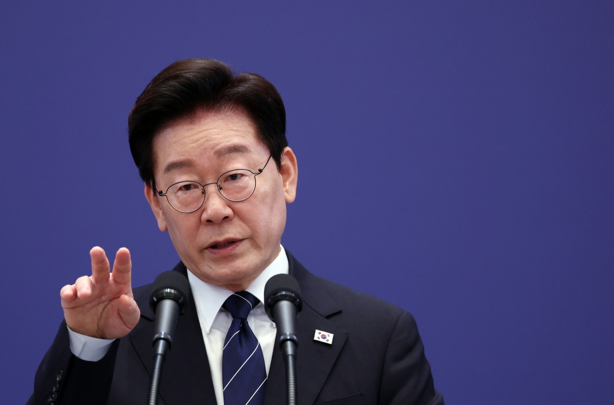 이재명 대통령이 18일 청와대 영빈관에서 열린 기자회견 ‘국민의 뜻, 국민의 삶 더 살피겠습니다’에서 질문에 답변하고 있다. 뉴시스