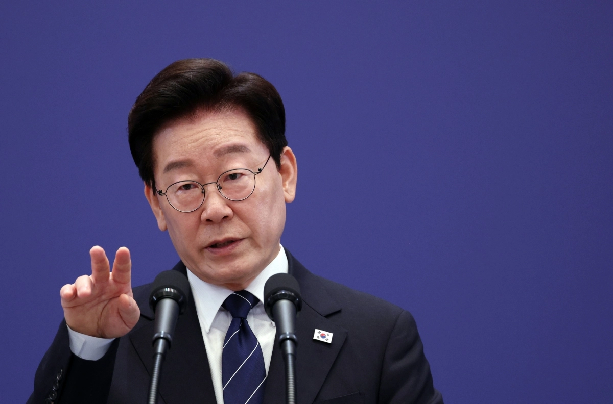 이재명 대통령이 18일 청와대 영빈관에서 열린 기자회견 ‘국민의 뜻, 국민의 삶 더 살피겠습니다’에서 질문에 답변하고 있다. 뉴시스