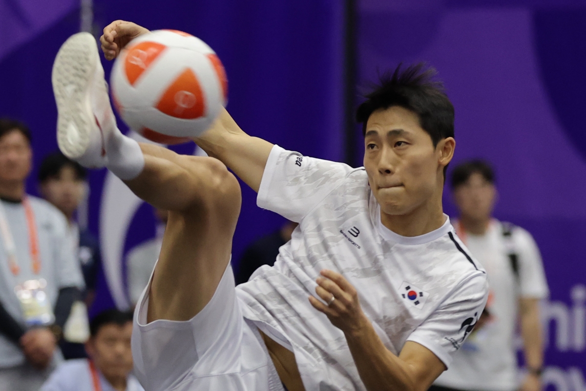 테크볼 국가대표 이준석이 19일 일본 나고야 히가시 스포츠센터에서 열린 2026 아이치·나고야아시안게임 테크볼 남자 단식 준결승에서 공격을 시도하고 있다. 2026.9.19 나고야 뉴시스