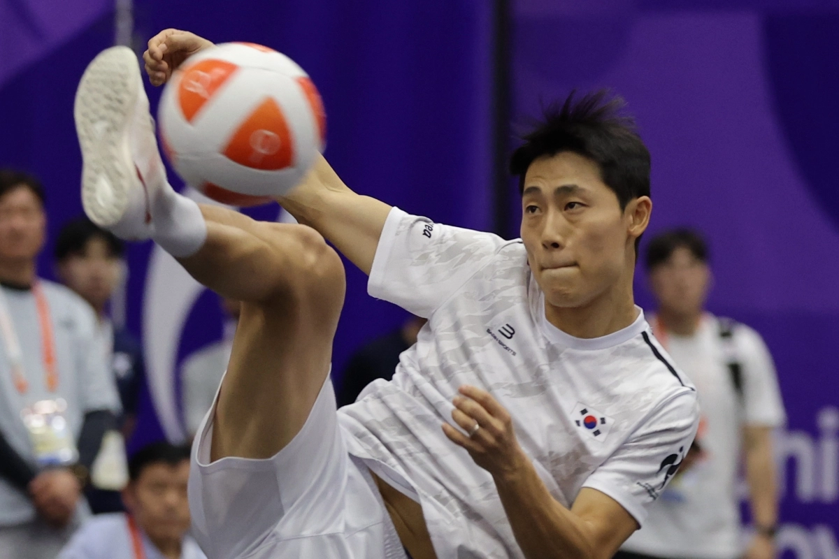 테크볼 국가대표 이준석이 19일 일본 나고야 히가시 스포츠센터에서 열린 2026 아이치·나고야아시안게임 테크볼 남자 단식 준결승에서 공격을 시도하고 있다. 2026.9.19 나고야 뉴시스