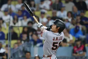 39일 만에 이정후 MLB서 일냈다! 데뷔 첫 두 자릿수 홈런 ‘쾅’