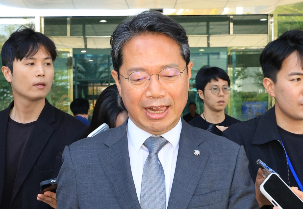 김승원 법무부 장관 후보자가 19일 사퇴 기자회견을 마치고 국회 소통관을 나서고 있다. 2026.9.19. 연합뉴스