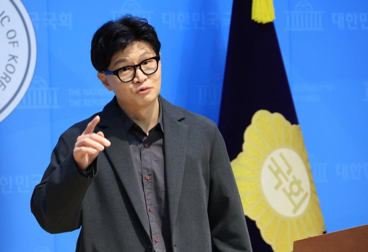 김승원 법무부 장관 후보자가 자진사퇴 기자회견을 한 19일 무소속 한동훈 의원이 국회 소통관에서 기자회견을 하고 있다. 2026.9.19 연합뉴스