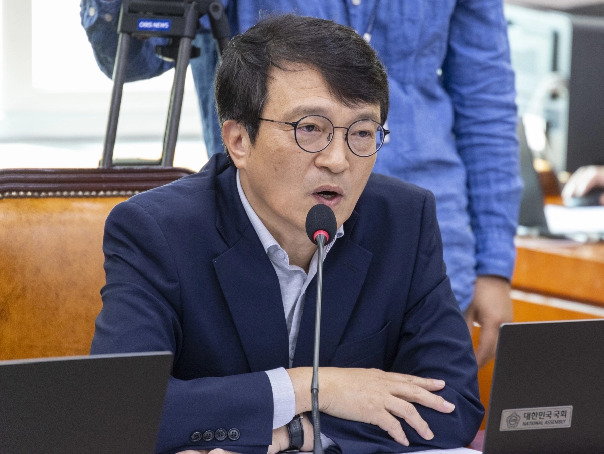 9일 국회에서 열린 법제사법위원회 전체 회의에서 더불어민주당 법사위 신임 간사인 김의겸 의원이 의사 진행 발언을 하고 있다.  2026.9.9 연합뉴스