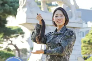 육군 장교가 14년간 머리 기른 이유…소아암 환아에 280㎝ 기부