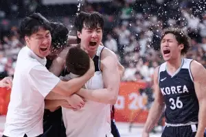 후지산이 와르르 무너졌다! 남자농구 日 꺾고 12년 만의 금메달