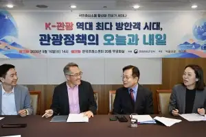“K관광 상징 된 ‘부산병’… 더 머물고픈 매력, 방방곡곡 번져야”