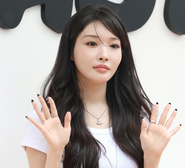 가수 청하, 건강 악화로 응급실 이송… 하루만에 놀라운 근황
