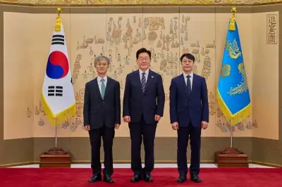 이 대통령, 김성수 대법관 임명장 수여…조희대와 차담