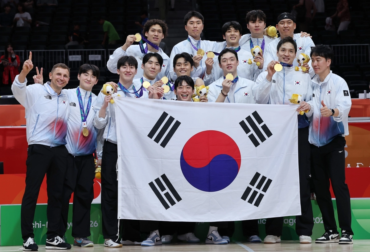 기념촬영하는 남자 농구 대표팀