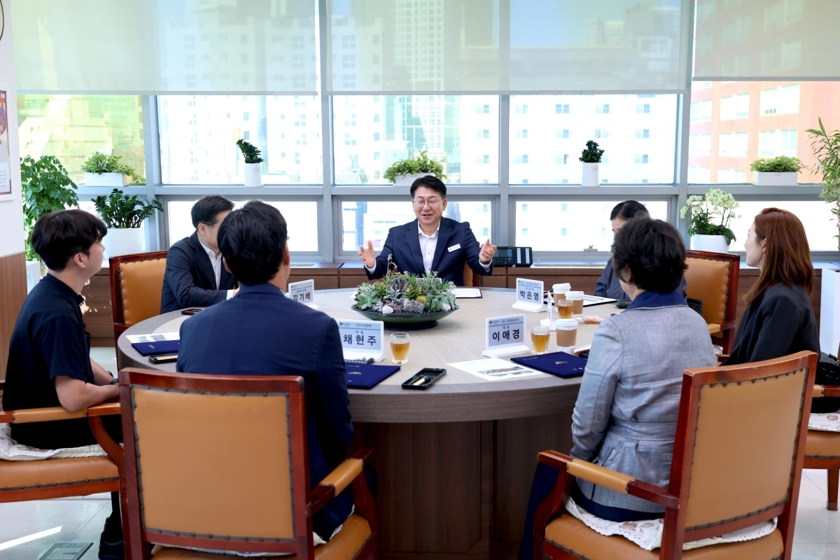 유보화(가운데) 성동구청장이 지난 18일 성동의절기 조성 업무협약식을 열고 인사말을 하고 있다. 성동구 제공