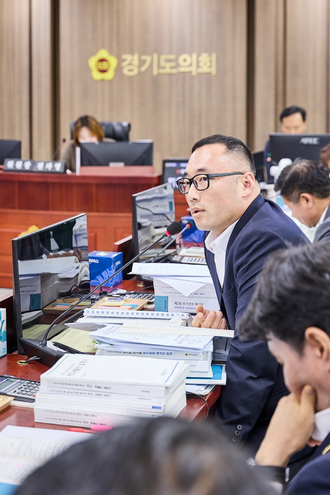 ▲이대한 의원이 16일 제393회 임시회 예산결산특별위원회 회의실에서 주한미군 반환공여구역 개발기금 추가경정예산안 심사를 진행하고 있다. (사진=경기도의회)