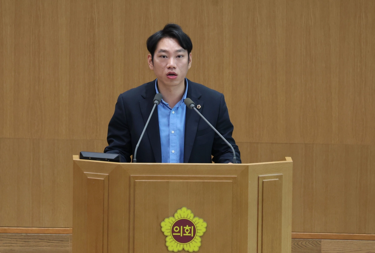 ▲이건희 의원이 18일 경기도의회 본회의장에서 열린 제393회 임시회 제4차 본회의에서 남양주 공공의료원 설립 및 도로확포장 공사의 신속한 추진을 촉구하는 5분 자유발언을 진행하고 있다. (사진=경기도의회)