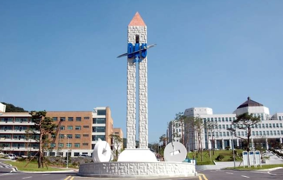단국대  상징탑. 서울신문DB