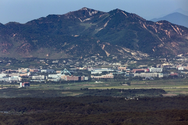 DMZ 지뢰 추정 폭발로 3명 부상...합참 “모든 가능성 열고 조사”