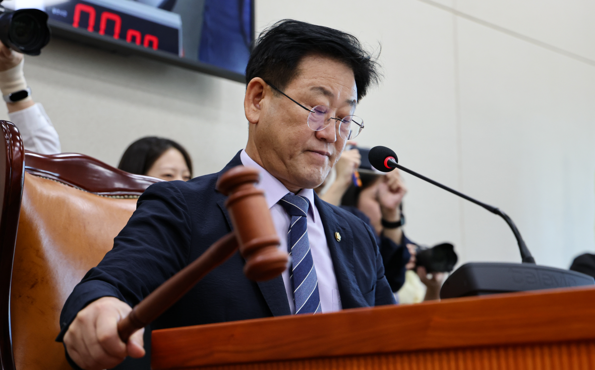 김정호 국회 기후에너지환경노동위원장이 지난 8일 국회 기후에너지환경노동위원회 전체회의를 주재하고 있다. 뉴스1