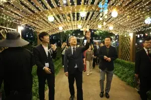 꽃길 따라 빛길 따라 흐르는 안양천… 잊지 못할 구로의 가을밤