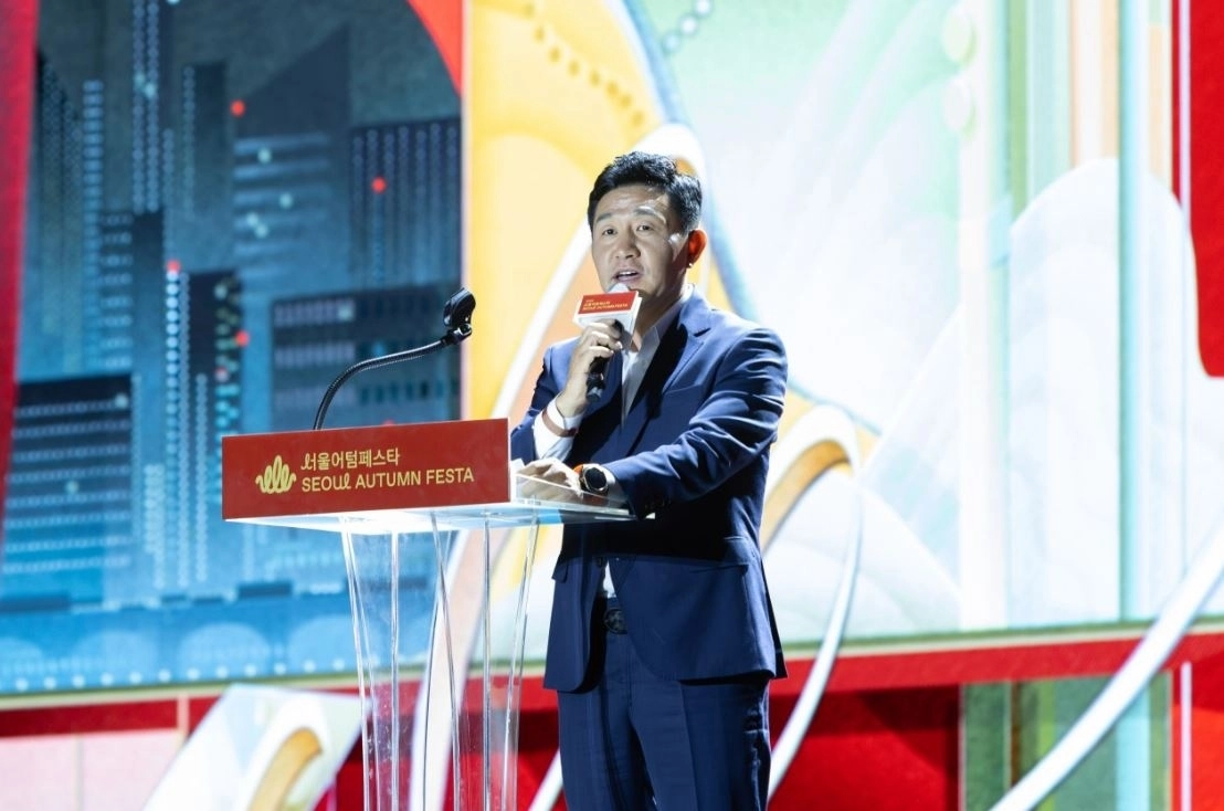 지난 18일 뚝섬한강공원 수변무대에서 열린 ‘2026 서울어텀페스타’ 개막행사에 참석해 축사하는 황철규 위원장. 서울시의회 제공