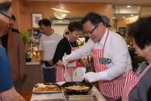 고립가구 찾은 정창수 강북구청장 “한가위 온정 나눠요”