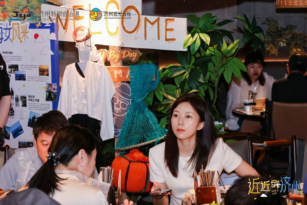 중국 상하이 현지 인기 퓨전 한식 브랜드 ‘Day by Day’ 환치우강점에서 제주를 소재로 만든 ‘가까운 제주’ 한정 미식 세트와 기념품 등을 선보이고 있다. 제주관광공사 제공