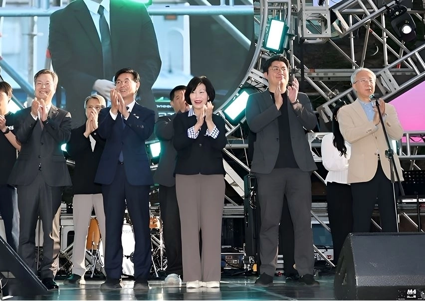 지난 21일 서울시립대학교에서 개막한 동대문구 3개 대학 연합축제 ‘2026 트로이카’에 참석한 이의안 의원. 서울시의회 제공