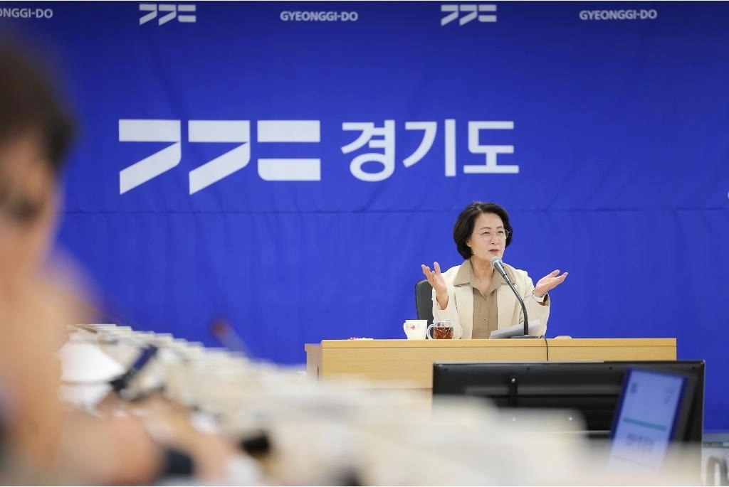 추미애 경기도지사가 22일 도청 율곡홀에서 월간회의를 주재하고 있다. 경기도 제공