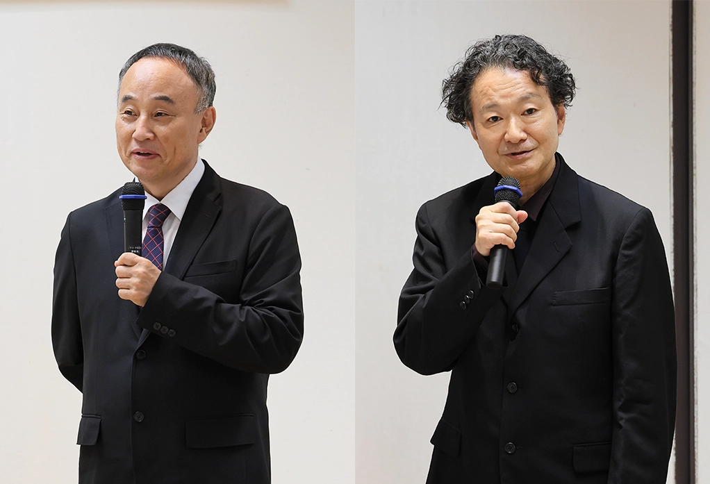 서승만(왼쪽) 국립정동극장 대표이사와 시라이 아키라(오른쪽) 일본 세타가야 퍼블릭 시어터 예술감독이 한일 문화교류사업 추진을 위한 업무협약(MOU)을 체결한 뒤 소감을 전하고 있다. 국립정동극장 제공