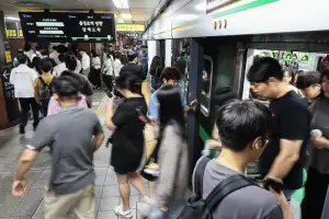 이대역 UPS실서 연기…2호선 40분간 무정차 통과 후 운행 재개(종합)