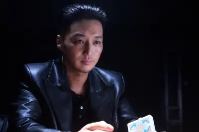 벼랑 끝 도박판에서 만난, 둘도 없는 친구의 복수극
