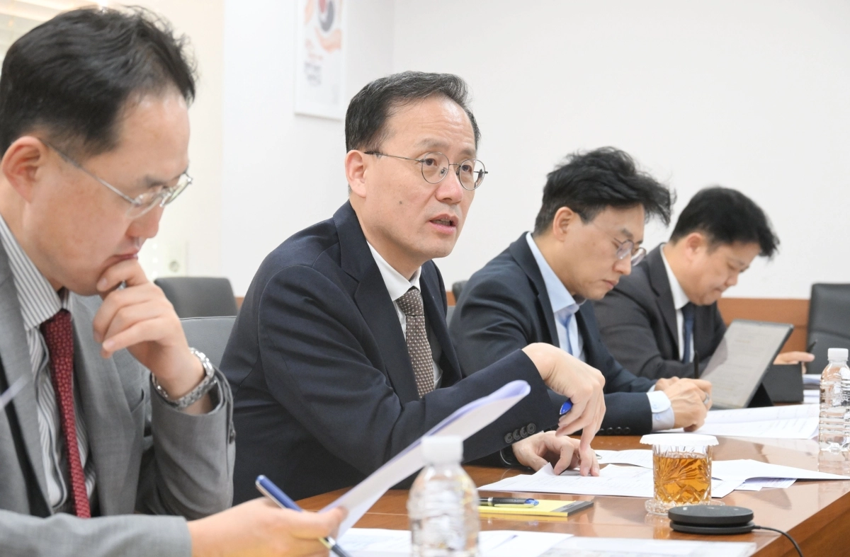 이형일 부총리 겸 재정경제부 장관이 22일 서울 종로구 정부서울청사에서 열린 재정경제부 주요간부회의를 주재하고 있다. 2026.9.22  재정경제부 제공