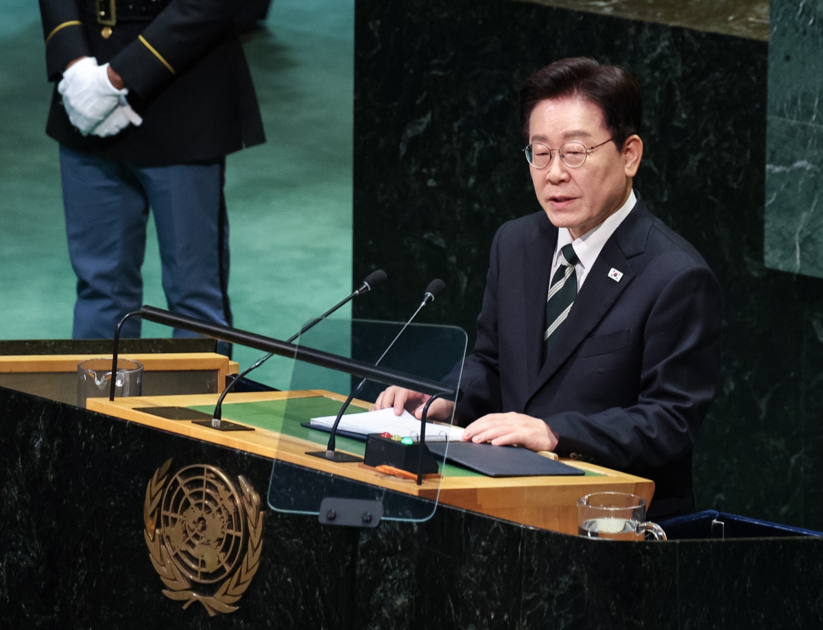 thumbnail - 李대통령 “남북 상호 체제 존중<br>북핵 중단 거쳐 ‘핵 없는 한반도‘”