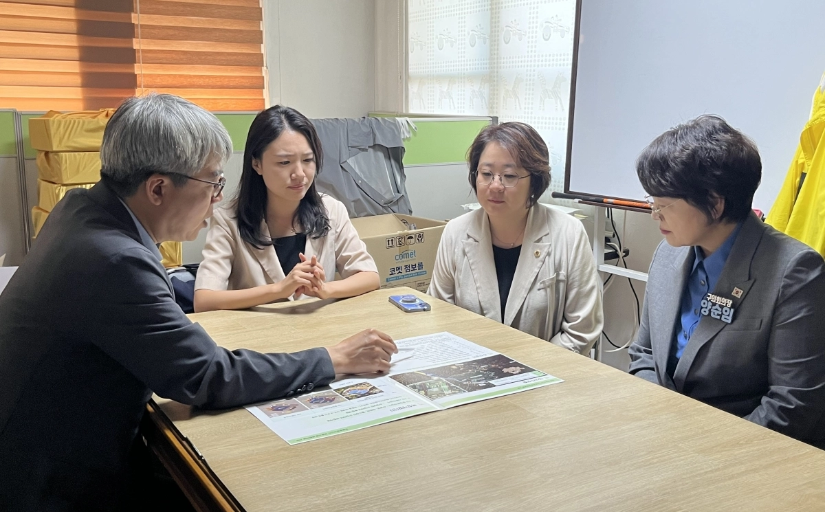 지난 22일 정릉버스공영차고지 현장을 방문, 서울시 미래공간기획관(공간개발담당관), 성북구 관계부서 및 구의원들과 함께 현장간담회를 개최한 목소영 의원. 서울시의회 제공