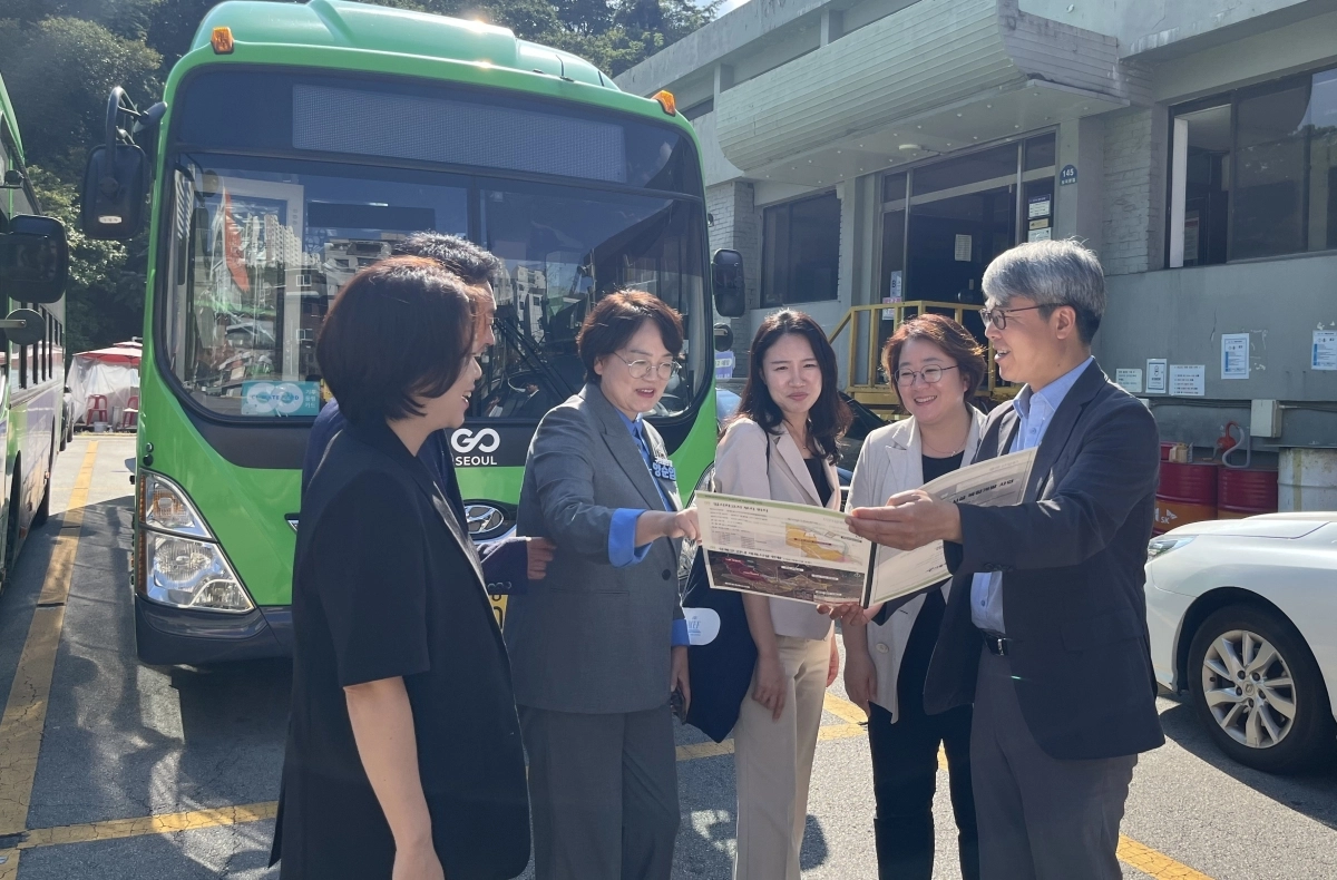 지난 22일 정릉버스공영차고지 현장을 방문한 목소영 의원. 서울시의회 제공