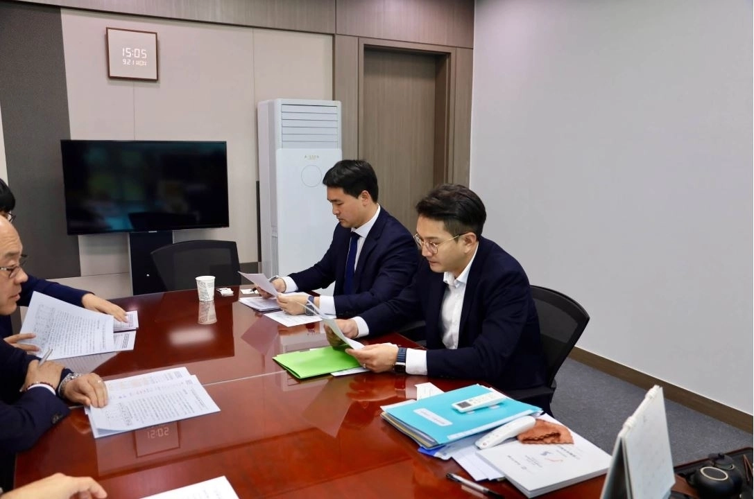 ▲ 지난 21일 교육부 설세훈 기획조정실장, 김관영 부이사관과 면담을 가진 김영훈 의원(사진=경기도의회)