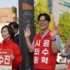 thumbnail - 윤수혁 서울시의원, 약수역 출근길서 주민들과 추석 인사 나눠