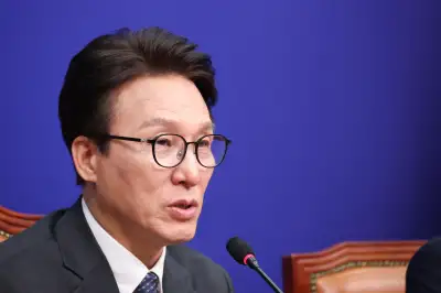 김민석 “조희대 재제청 거부는 국민 무시 태업…국회 모든 권한 쓸것”