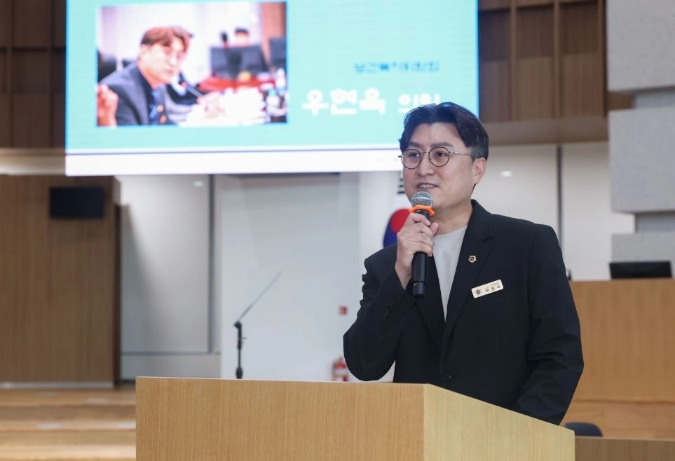 ▲ 학생들에게 당부의 말을 전하는 우현욱 의원(사진=경기도의회)