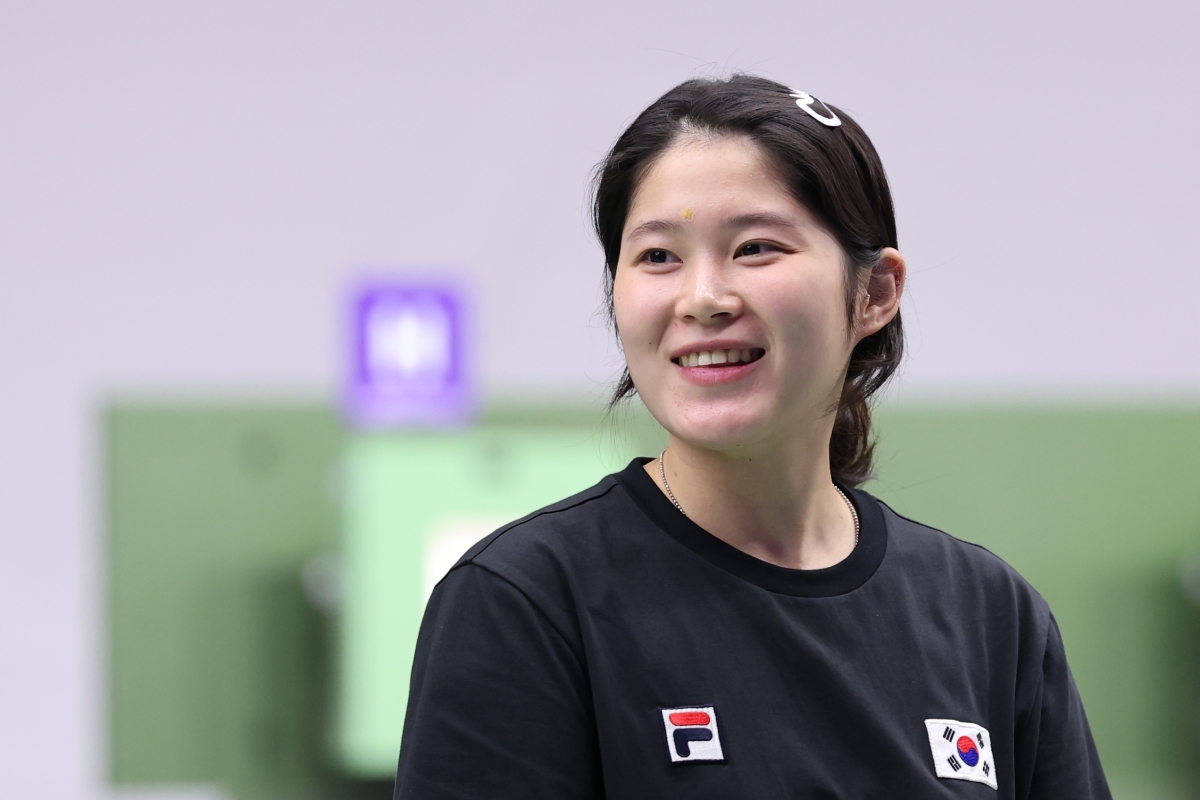 추가은이 23일 일본 도요타 아이치현 종합사격장에서 열린 2026 아이치·나고야 아시안게임 사격 여자 10m 공기권총 개인전 결선에 입장하고 있다. 도요타 뉴스1