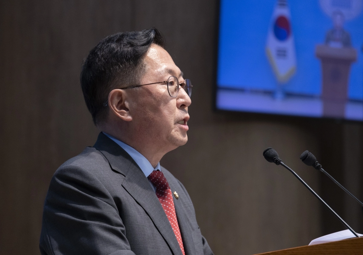 국회 국방위원회 위원인 국민의힘 유용원 의원이 21일 국회 소통관에서 이날 최전방인 육군 25사단 비무장지대(DMZ) 작전 중에 발생한 지뢰 폭발 사고와 관련해 정부와 군 당국의 신속하고 투명한 진실 공개를 촉구하는 기자회견을 하고 있다.연합뉴스