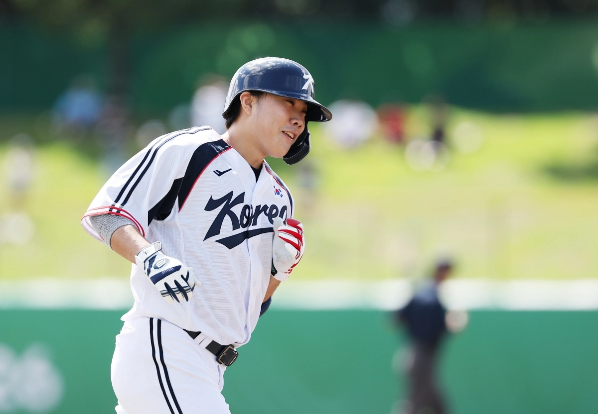 23일 일본 아이치현 오카자키 중앙종합공원야구장에서 열린 2026 아이치·나고야 아시안게임 야구 B조 조별리그 3차전 대한민국과 태국의 경기. 4회말 2사 만루 한국 박준순이 만루홈런을 치고 그라운드를 달리고 있다.      오카자키 연합뉴스